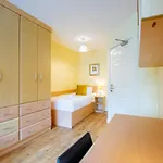 131 - Spacious 2 Bed With Parking Galway
