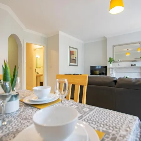 Apartment 131 - Spacious 2 Bed With Parking