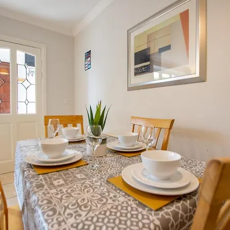 Apartment 131 - Spacious 2 Bed With Parking *