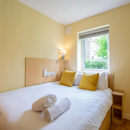 131 - Spacious 2 Bed With Parking