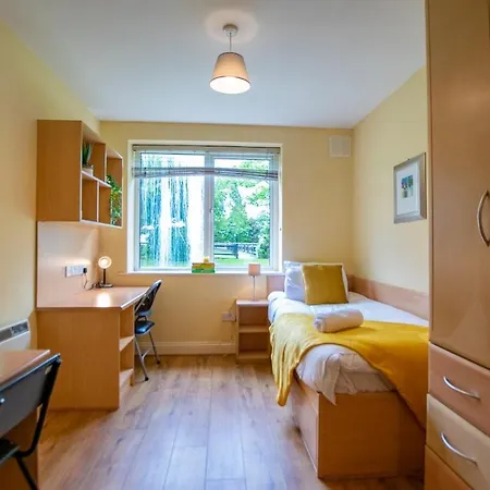 Apartment 131 - Spacious 2 Bed With Parking *