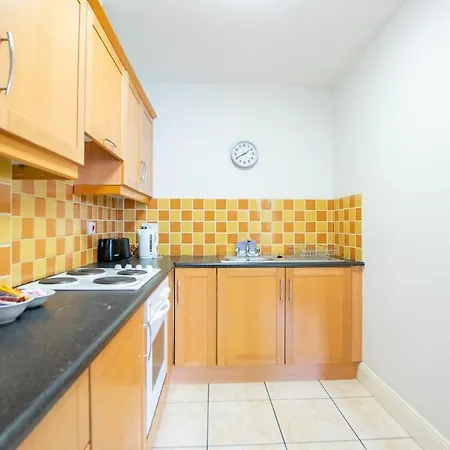 131 - Spacious 2 Bed With Parking