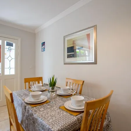 131 - Spacious 2br - Parking Galway