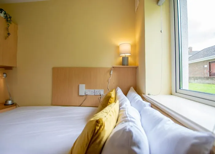 131 - Spacious 2 Bed With Parking * Galway