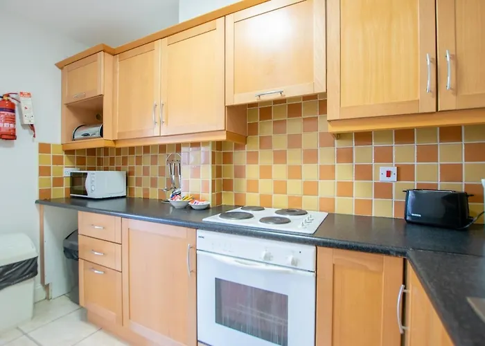 131 - Spacious 2 Bed With Parking Apartment